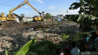 Hal itu dilakukan agar sampah tak lagi menumpuk di kali tersebut setelah dilakukannya pembersihan.