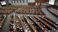 Rapat paripurna dipimpin oleh Fadli Zon. Fadli menyatakan rapat paripurna dibuka untuk umum.