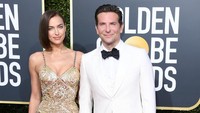 Irina Shayk dan Bradley Cooper saat menghadiri acara Golden Globe 2019 di California, AS pada Minggu (6/1). Jon Kopaloff/Getty Images