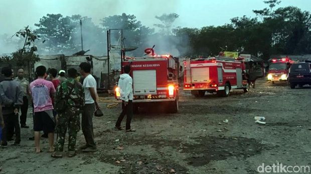 Belasan Kios Terbakar di Terminal Cikembang Sukabumi