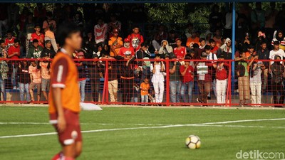 Kesetiaan Jakmania Temani Persija Latihan Perdana