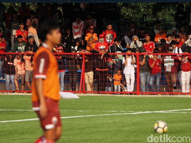 Kesetiaan Jakmania Temani Persija Latihan Perdana