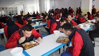 Kamp konsentrasi itu pun disorot PBB dan dunia Barat karena dianggap sebagai pola deradikalisasi yang melanggar HAM.