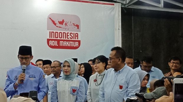 Cawapres Sandiaga Uno memberikan sambutan.