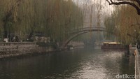 Selain untuk bersih, sungai ini juga sangat cantik untuk foto-foto lho. (Bonauli/detikTravel)