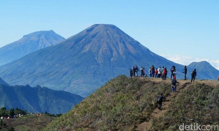 keindahan gunung prau