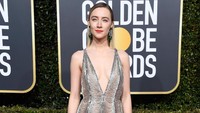 Seperti biasanya, Saoirse Ronan tak pernah gagal tampil menawan. Apalagi saat ini ia mengenakan dress berbelahan dada rendah. Frazer Harrison/Getty Images