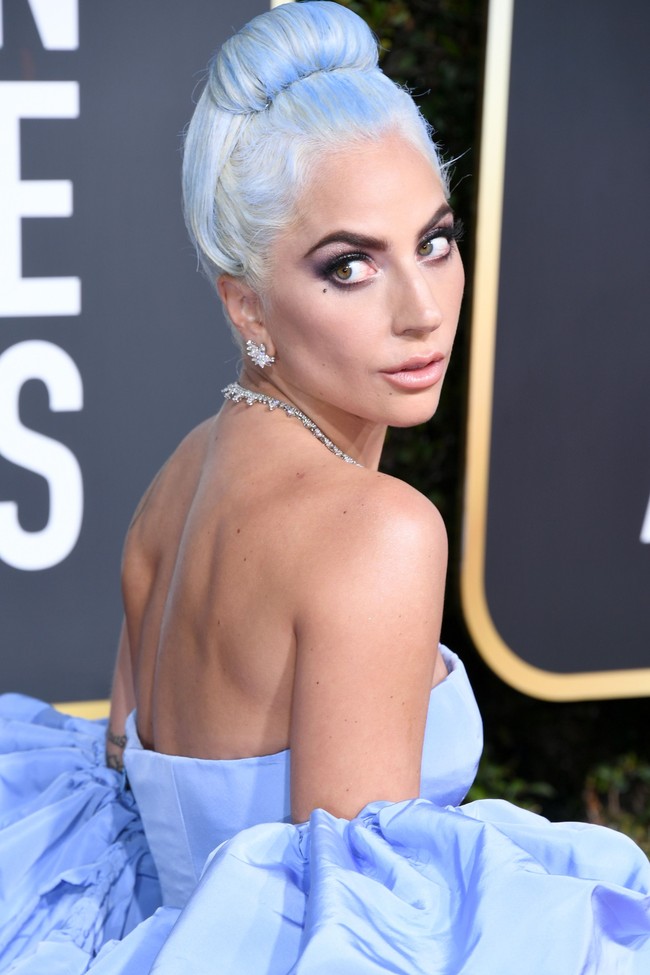 Pada 2013, asisten Lady Gaga, Jennifer ONeill, mengajukan tuntutan karena tidak juga membayar uang lemburan. Dalam surat tuntutannya, ia menyebutkan bahwa bintang film A Star Is Born itu mewajibkannya siaga 24 jam, tujuh hari seminggu, jika suatu waktu ia membutuhkannya. (Foto: Getty Images)