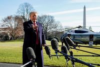 Demi Loloskan Dana Tembok Batas, Trump Sebut AS Alami Krisis