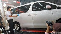 Yups, PT Pertamina Retail dan Autogoaze yang berada di SPBU COCO, Jl. RS. Fatmawati (arah Citos dari Blok M) Cilandak, memperkenalkan konsep teranyarnya dalam memcuci mobil, Senin (07/01/2019). Hasilnya tentu pasti sangat memuaskan.