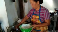 Pedas Gurih Belut Sambal Korek Bikinan Mak Rumi