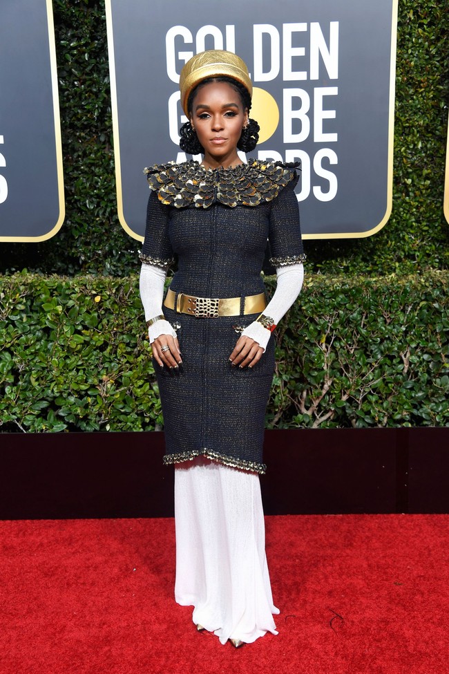 Janelle Monae dengan gaun Chanel membuat ia mirip tokoh Cleopatra. Sayang, ia menghadiri ajang penghargaan bergengsi bukannya pesta kostum, yang membuat penampilan kali ini tak cocok. Foto: Getty Images