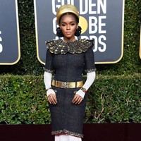 Janelle Monae dengan gaun Chanel membuat ia mirip tokoh Cleopatra. Sayang, ia menghadiri ajang penghargaan bergengsi bukannya pesta kostum, yang membuat penampilan kali ini tak cocok. Foto: Getty Images
