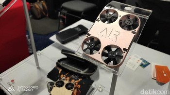 Ini drone selfie yang ukurannya cukup kecil. Foto: detikINET/Adi Fida Rahman