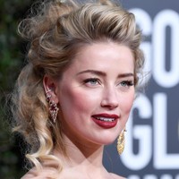 Hidung - Amber HeardBeberapa waktu lalu Dr De Silva mengungkap 10 seleb tercantik berdasarkan perhitungan golden rasio of beauty phi. Meski Bella Hadid disebut sebagai wanita tercantik dengan skor tertinggi namun Amber Heard lah yang memiliki hidung terbaik. Hidungnya diberi nilai 99,7%. Foto: Frazer Harrison/Getty Images