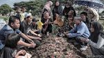 Duka Keluarga Iringi Pemakaman Korban Pembunuhan di Green Pramuka