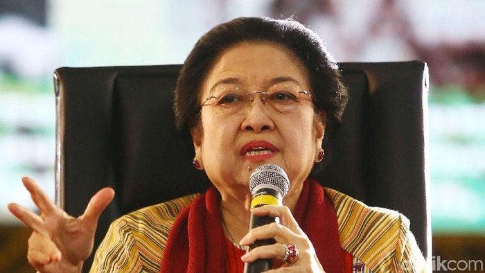 Ketua Umum PDI Perjuangan (PDIP) Megawati Soekarnoputri melakukan dialog dengan tokoh dan kaum pemuda dalam menyambut HUT PDIP ke-46 yang berlangsung di DPP PDI Perjuangan, Jakarta, Senin (7/1/2018). Di hadapan milenial, Megawati ingin pemuda memiliki jiwa pemimpin.