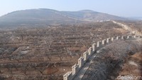 Dari atas sini akan terlihat hamparan kebun yang mengelilingi Tembok Besar. (Bonauli/detikTravel)