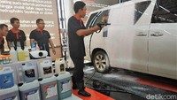Pelayanan jasa cuci mobil touchless ini diklaim sebagai yang pertama di Indonesia. Pertamina Bright Wash by Autoglaze Car Wash ini juga sebagai cuci kendaraan premium dimaksudkan agar menyajikan layanan berkualitas demi kepuasan masyarakat.