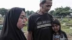 Duka Keluarga Iringi Pemakaman Korban Pembunuhan di Green Pramuka