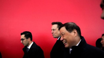 Pembangunan pabrik ini bisa menekan harga mobil Tesla yang makin tinggi karena tarif impor yang diterapkan China pada kendaraan asal Amerika Serikat. Foto: Reuters