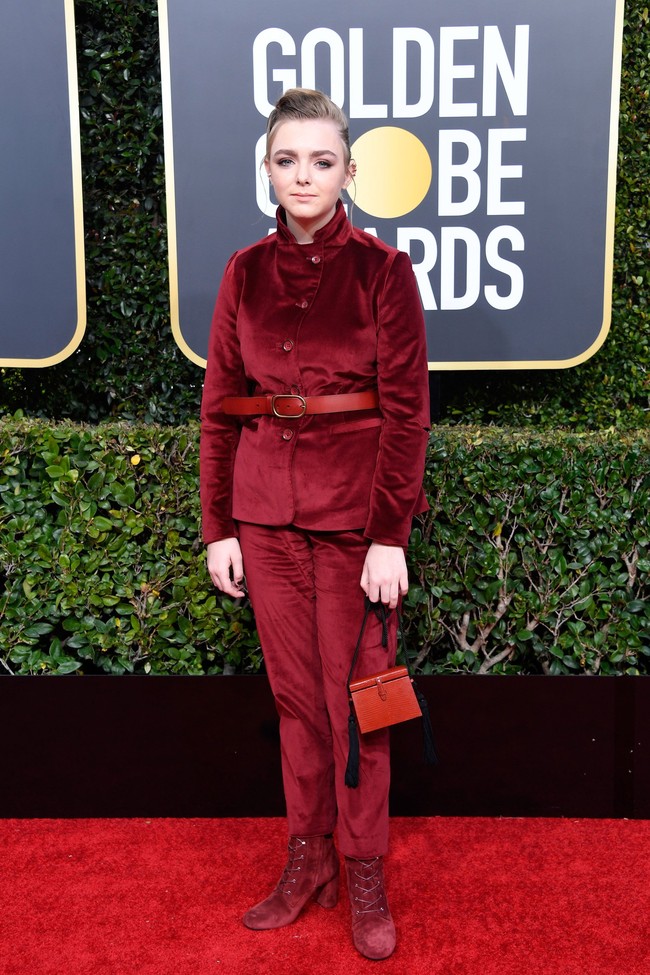 Aktris muda Elsie Fisher butuh seorang fashion stylist baru. Memakai velvet dari atas sampai bawah seperti ini membuat gayanya tampak jauh lebih tua dari umurnya yang masih 15 tahun. Foto: Getty Images