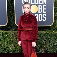 Aktris muda Elsie Fisher butuh seorang fashion stylist baru. Memakai velvet dari atas sampai bawah seperti ini membuat gayanya tampak jauh lebih tua dari umurnya yang masih 15 tahun. Foto: Getty Images