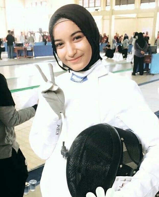 Tak hanya cantik, hijabers muda ini senang berolahraga. Ia merupakan atlet panahan dan anggar. Cut Nabilla sudah sering mengikuti pertandingan hingga kejuaran nasional. Foto: Instagram/Cut.Intannabilla