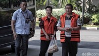 Adhi Purnomo diperiksa sebagai tersangka kasus suap penyaluran bantuan dari pemerintah melalui Kemenpora kepada KONI tahun 2018.