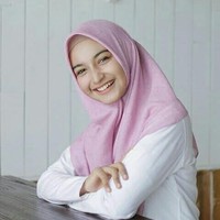 Sosok Cut Intan Nabilla, hijabers asal Aceh memiliki paras yang manis dan gaya yang santun. Tak heran jika ia memiliki banyak penggemar di Instagram. Foto: Instagram/Cut.Intannabilla