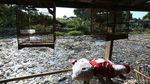 Sungai Penuh Sampah di Tarumajaya Bekasi Bikin Bau
