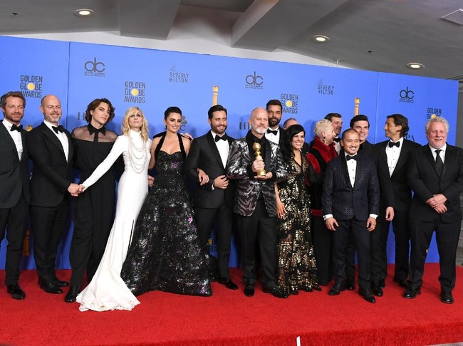 Penelope tak memenangi kategori tersebut di Golden Globes 2019. Namun, American Crime Story: Assassination of Gianni Versace  berjaya dengan dua penghargaan. Serial tersebut menyabet piala Best Television Limited Series or Motion Picture Made for Television dan Best Performance by an Actor in a Limited Series or a Motion Picture Made for Television (Daren Criss). (Foto: Getty Images)