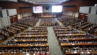 Berdasarkan daftar hadir, sebanyak 250 dari 560 anggota DPR hadir. Sementara 48 anggota mengajukan izin.