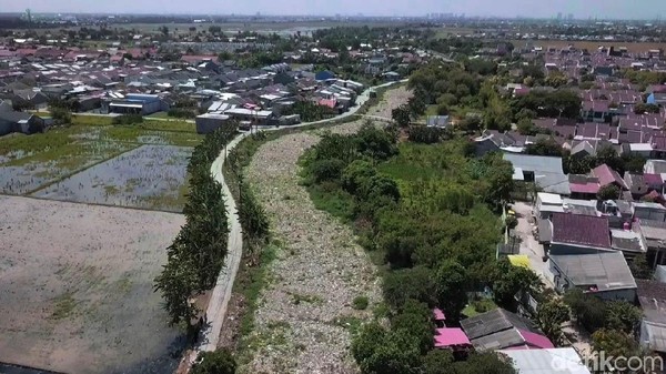 Penampakan Sungai Sampah di Tarumajaya Bekasi dari Langit