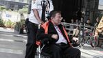 Pakai Kursi Roda, Tahanan KPK Ini Tidak Diborgol