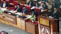 Ketua DPR Bambang Soesatyo menyampaikan pidato saat rapat paripurna pembukaan masa persidangan III tahun 2018-2019.