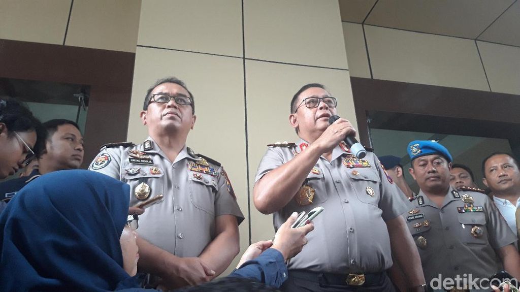 Alasan Polisi Ungkap 6 Nama Artis Diduga Terlibat Prostitusi Online Alasan Polisi Ungkap 6 Nama Artis Diduga Terlibat Prostitusi Online
