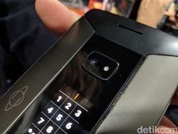 Melihat Cosmo Communicator yang Mirip Ponsel Legendaris Nokia