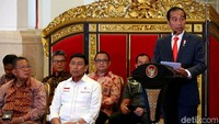 Presiden Joko Widodo (Jokowi) memimpin sidang kabinet paripurna perdana 2019 di Istana Negara, Jakarta, Senin (07/01/2019).