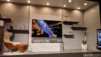 LG pun turut memamerkan televisi OLED dengan layar beresolusi 8K. (Foto: Adi Fida Rahman/detikINET)