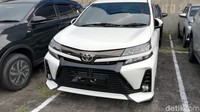 Hal ini karena ramainya foto model baru Avanza yang menyebar luas di internet. Kemungkinan besar penampakan wajah baru mobil sejuta umat itu di-share oleh para tenaga penjual Toyota.
