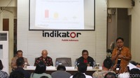 Peneliti Indikator, Burhanuddin Muhtadi mengatakan jika pemilihan presiden diadakan sekarang, Jokowi masih unggul atas Prabowo Subianto. 