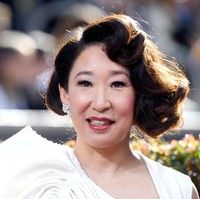 Stylist Sandra, Elizabeth Saltzman mengungkap dirinya memanggil semua desainer wanita untuk mendandani kliennya. Aku menelepon Stella McCartney, Donatella Versace. Dia memakai semua desainer wanita. Itu adalah caraku membayangkan sosoknya dan betapa aku menghormatinya, ujar Elizabeth kepada People. Foto: Getty Images