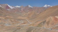 Inilah Pamir Highway. Merupakan salah satu jalan paling liar di dunia dan dikhususkan bagi pelancong pemberani (Dave Stamboulis/BBC Travel)  