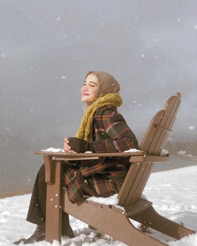 Baik Zaskia maupun Bella juga memiliki label fashion sendiri. Laudya Cynthia Bella mengembangkan bisnis busana muslim L by LCB, sedangkan Zaskia Sungkar memiliki lebih dari satu brand mulai Zaskia Sungkar hingga Zashi bekerja sama dengan adiknya Shireen Sungkar. Foto: Instagram/Zaskia Sungkar