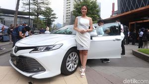 Camry Si Mobil Menteri yang Makin Sangar