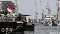 Sedangkan Kotak hitam pertama, yaitu flight data recorder, berhasil ditemukan tiga hari setelah kecelakaan terjadi.