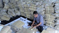 Sampul yang disortir itu antara lain, formulir model C1, C2, C5 dan C7. Selain itu ada sampul formulir model A3, A4 dan ADPK. Serta sampul surat suara tidak digunakan dan sampul surat suara.
