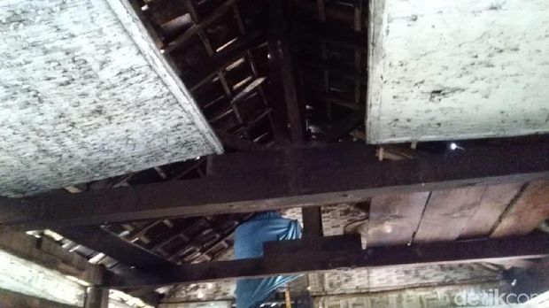 Senyum Mbah Cikrak Melihat Rumahnya Direnovasi Komunitas Peduli