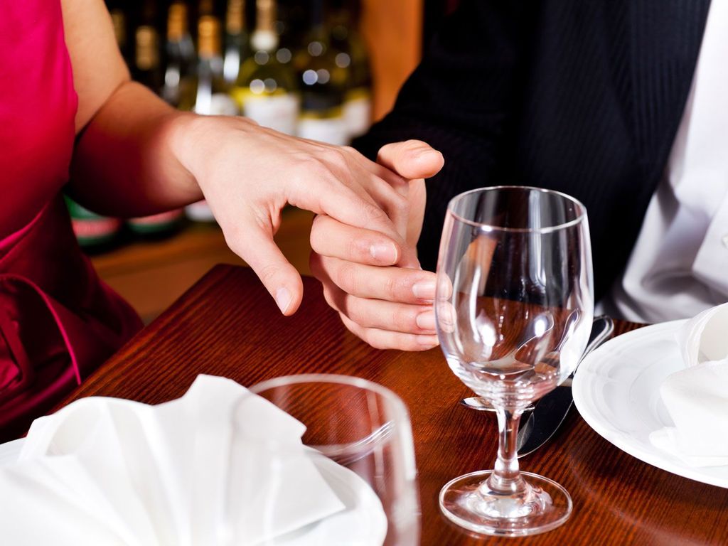 Makan Bareng Pacar, Polisi Ini Malah Berhasil Tangkap Buronan di Restoran